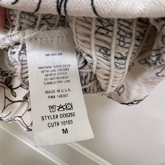 NWT Endless Blu Floral Kiawah Smocked Ruffle Dress - Picture 8 of 8